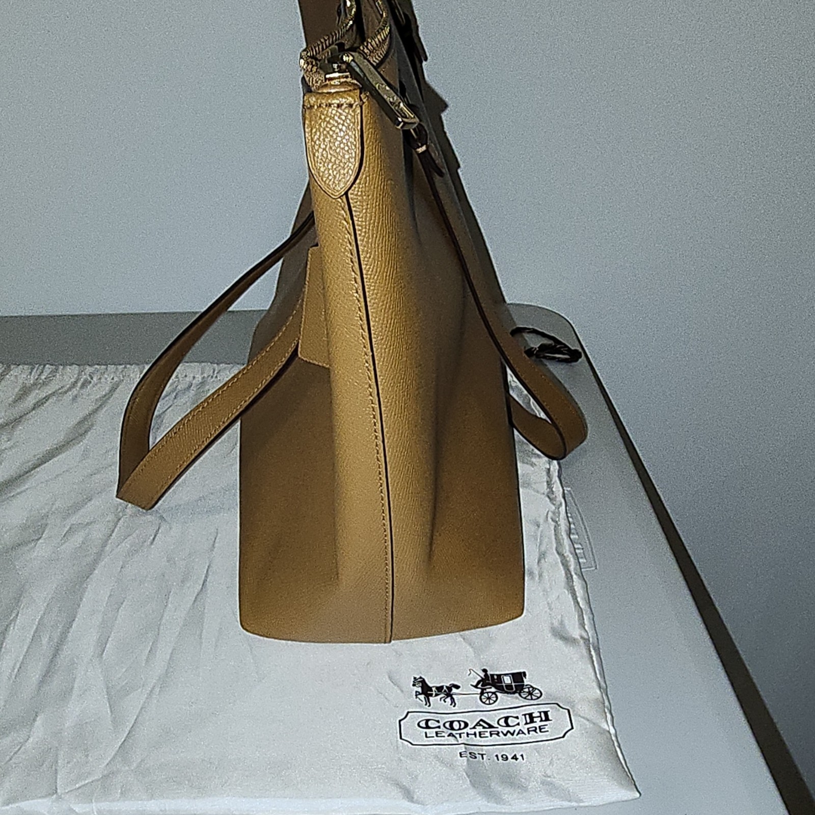Coach Women’s Medium Brown Pebbled Zip Tote Gold Hardware Dust Bag Logo