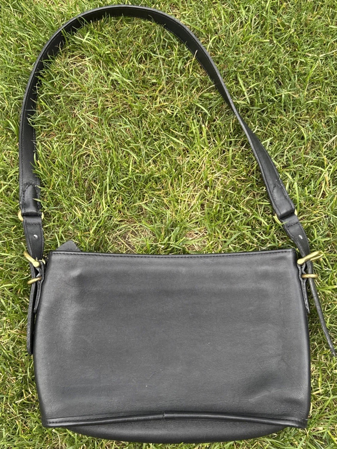Coach Equestrian Slim Leather Crossbody Shoulder Bag 9802 USA Brass 90’s Vintage
