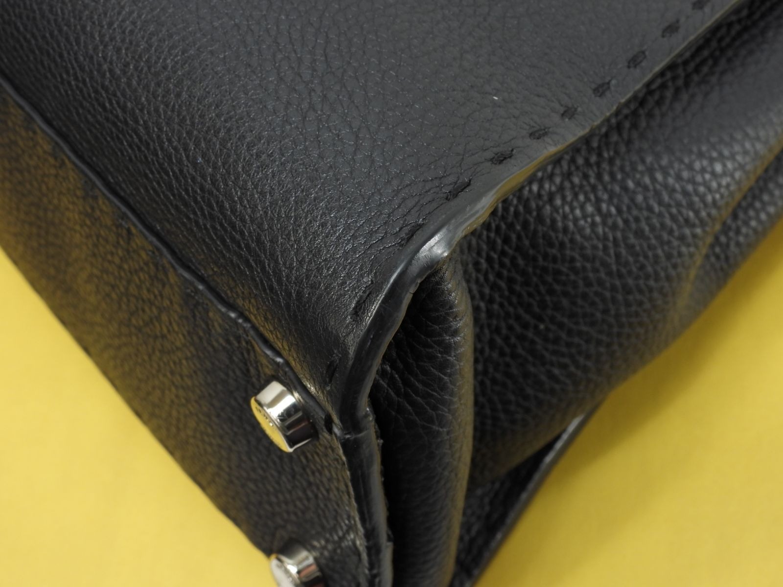Fendi Peekaboo Regular Selleria Leather Black Handbag 13.3*9.8*5.1 inch