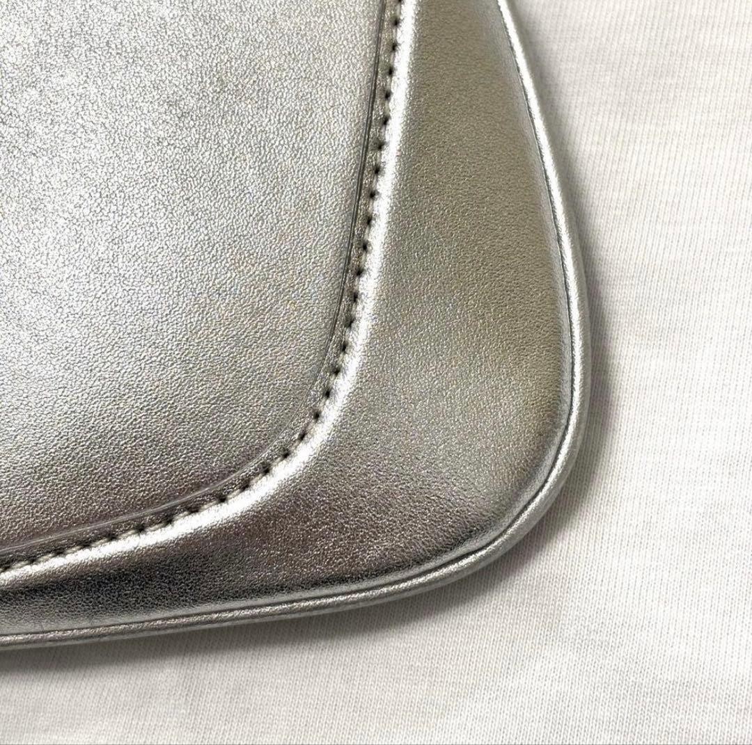 OSOI Small Shoulder Bag Accessory Pouch Leather in Silver USED Good Condition