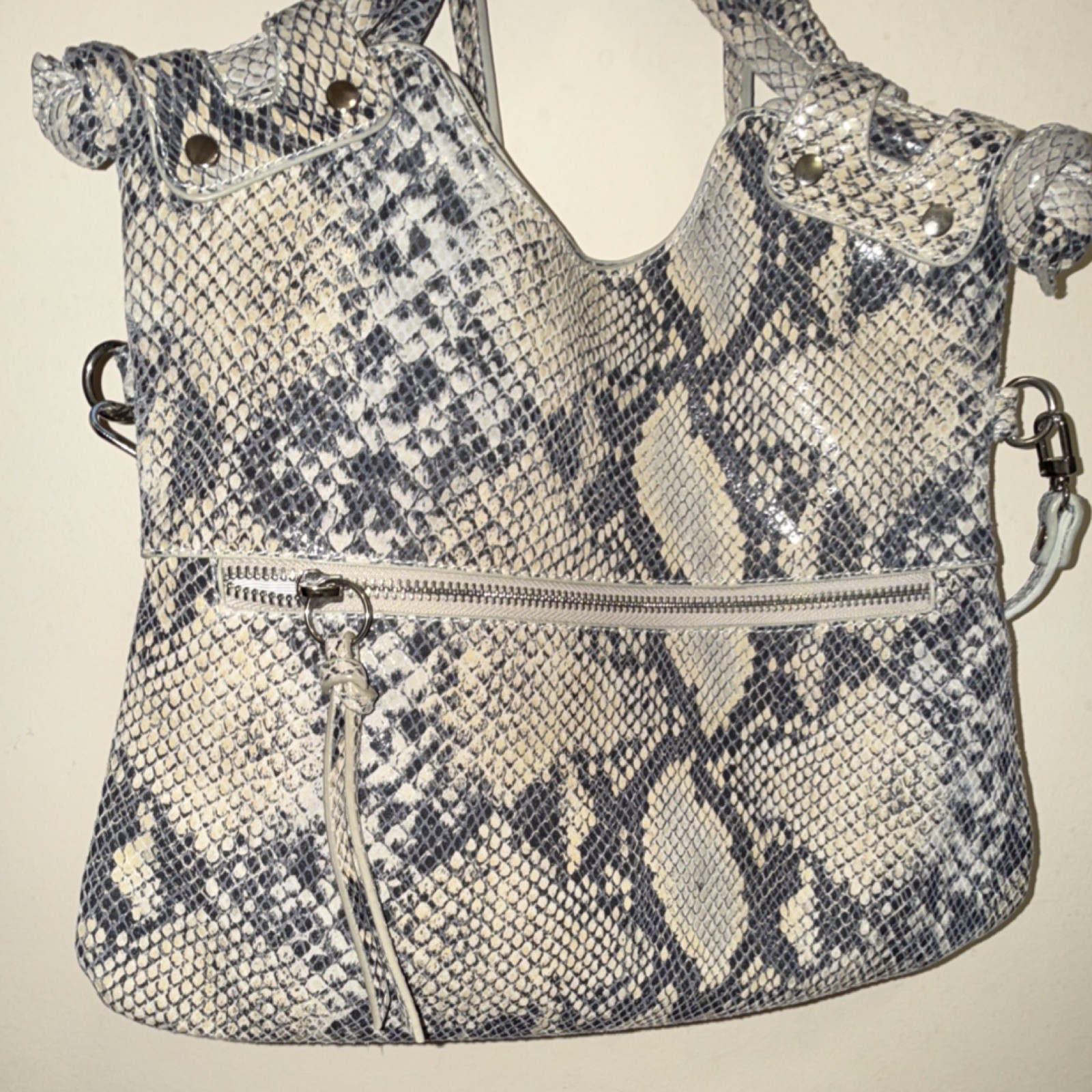 Snake Print Women’s snake crossbody Gray Beige. 100% genuine Italian Leather