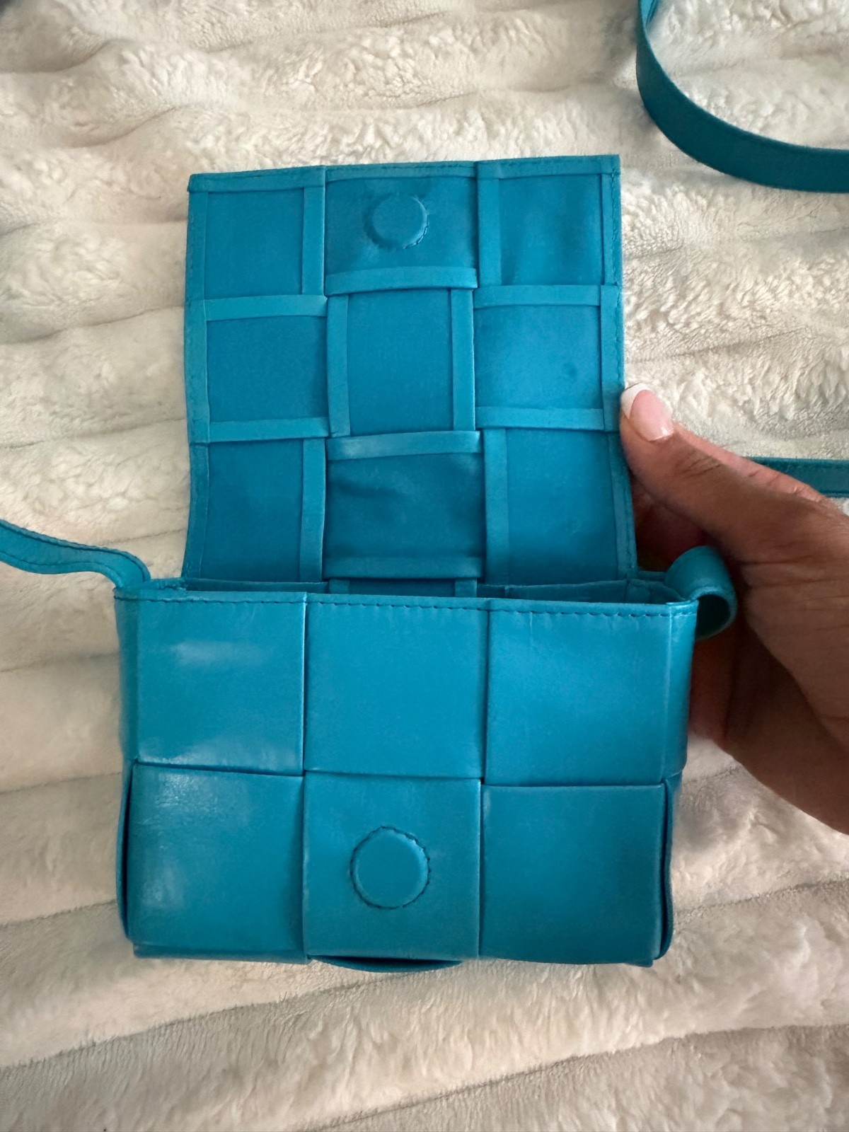 Bottega Veneta Cassette Crossbody Bag Maxi Intrecciato Leather Extra Mini