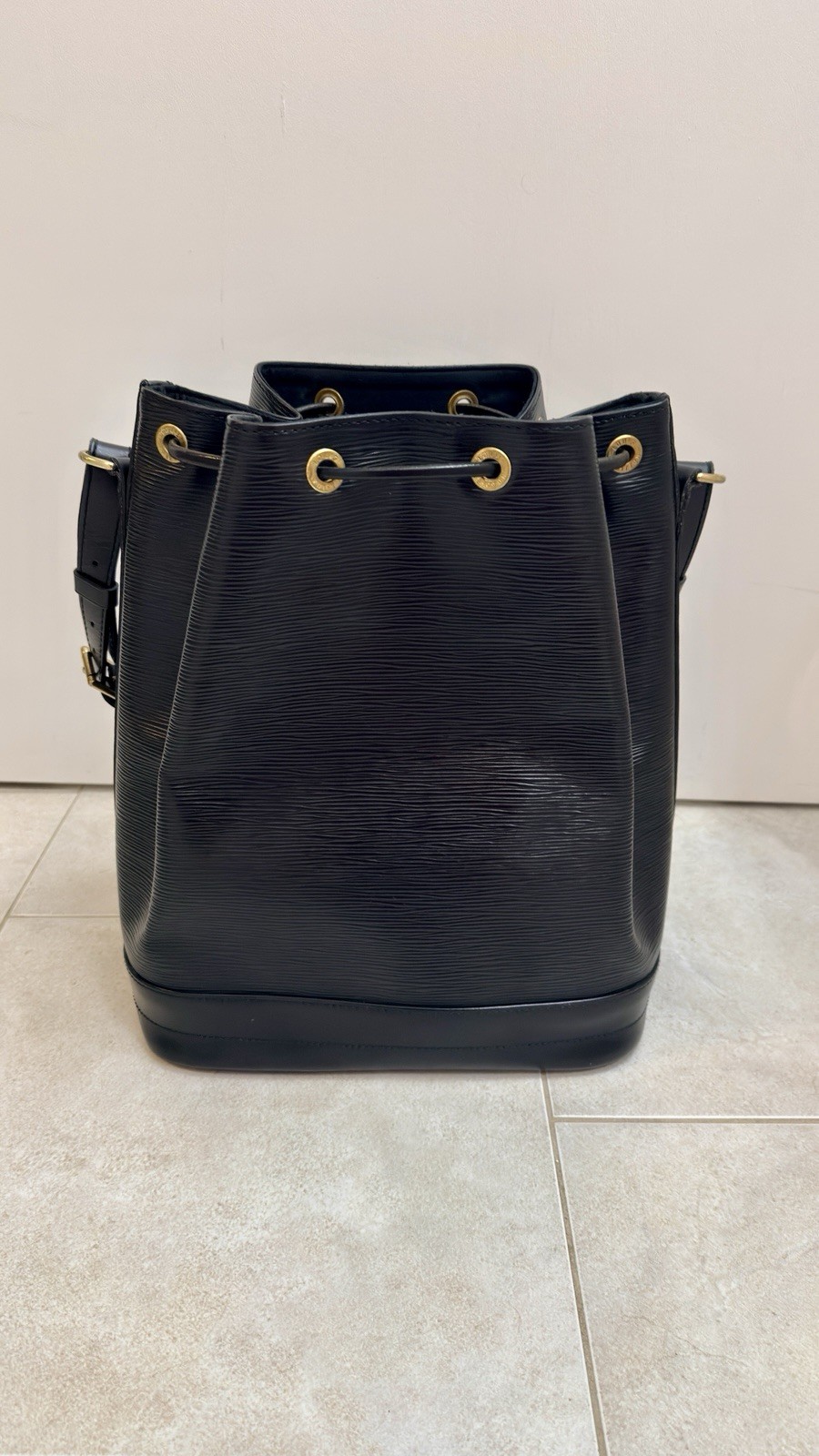 Louis Vuitton Now Gm Bucket Bag – Black Epi Leather
