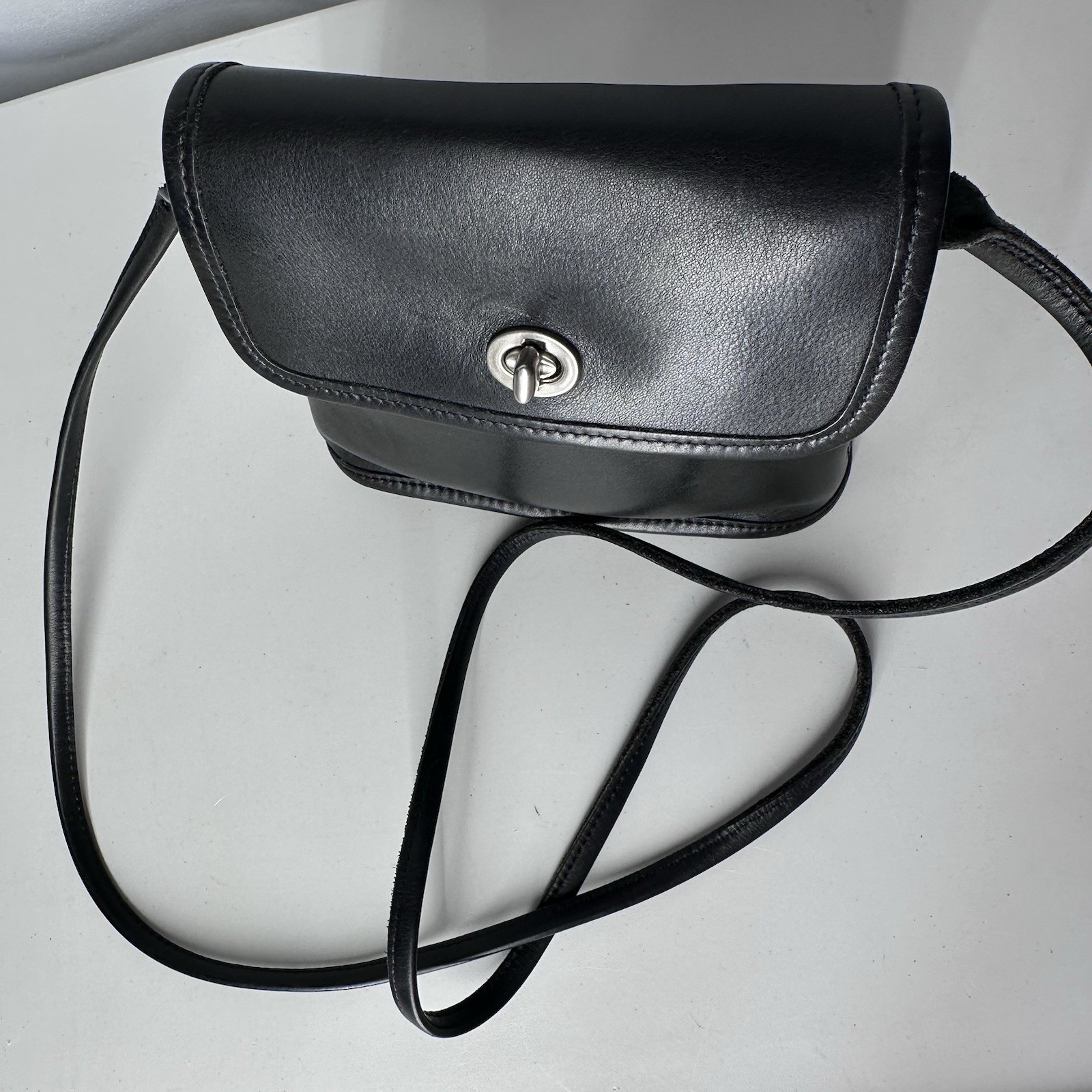Vintage Coach Tango Flap 9049 Black Leather Turnlock Crossbody