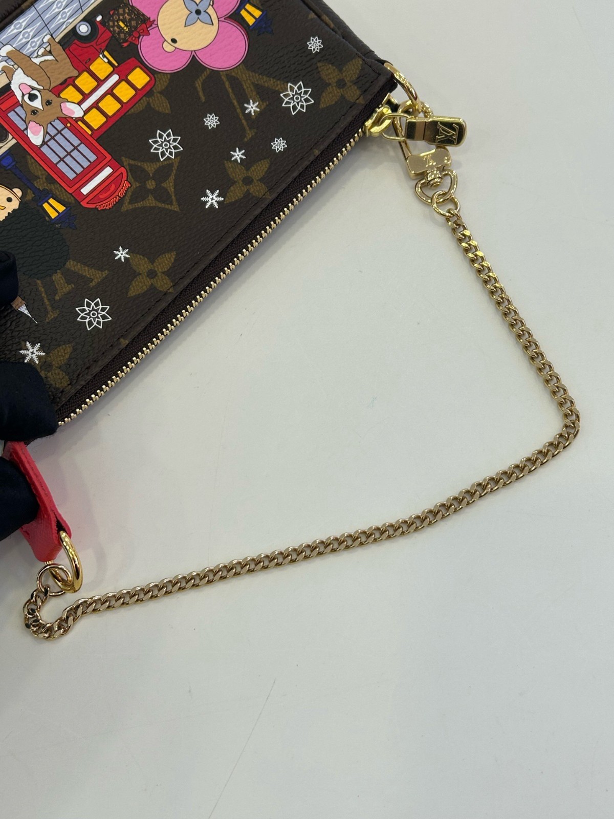 Louis Vuitton Christmas Limited Edition Underarm Pochette, (15×10)cm