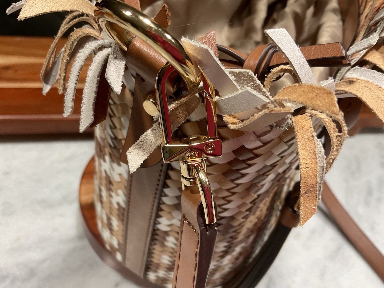 Michael Kors Marley Medium Leather bucket Messenger Bag luggage gold handbag