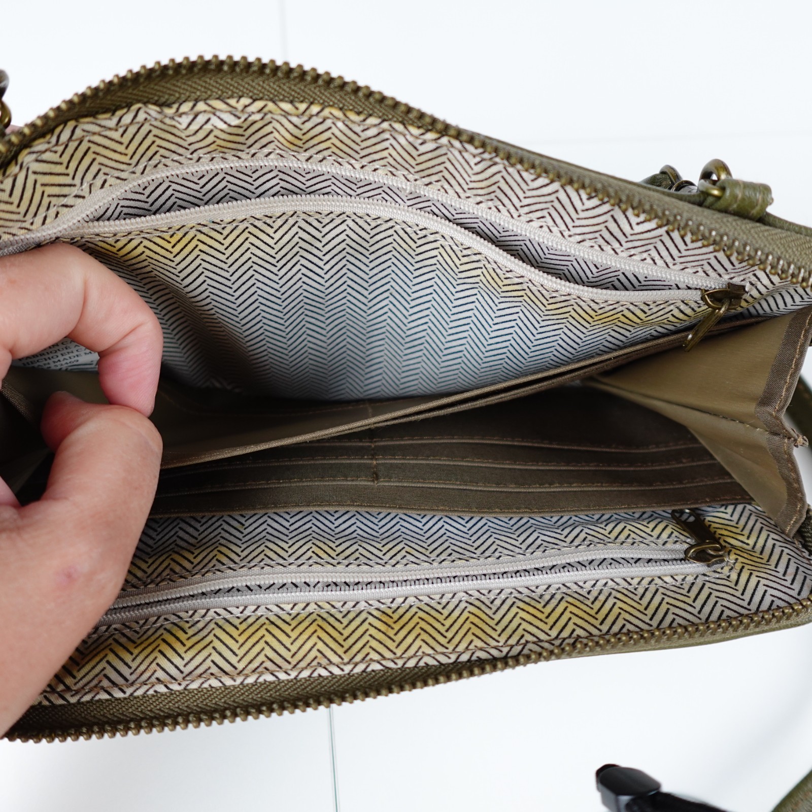 Green Crossbody Purse/Wallet Zip Closure Exterior/Interior Pockets Card Slots