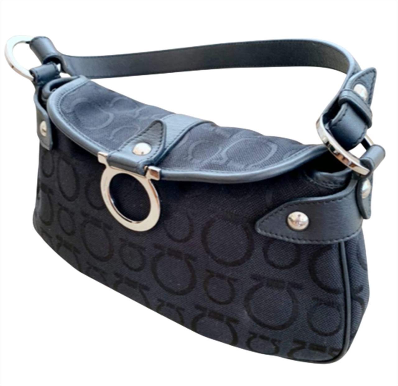 Salvatore Ferragamo Shoulder Bag Gancini Black Size: W10.2xH5.9 in. [Unused]