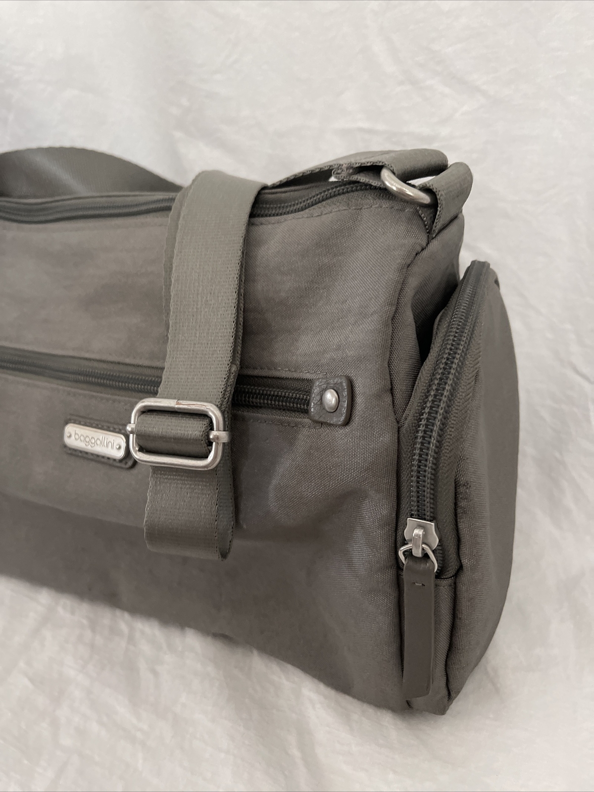 Baggallini Crossbody Dark Gray Side Pockets Adjustable Strap Purse Bag