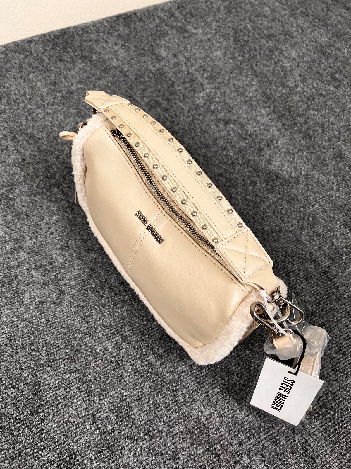 NWT Steve Madden Bclaudie Womens s Oatmilk Shoulder Bag Faux Shearling Trim