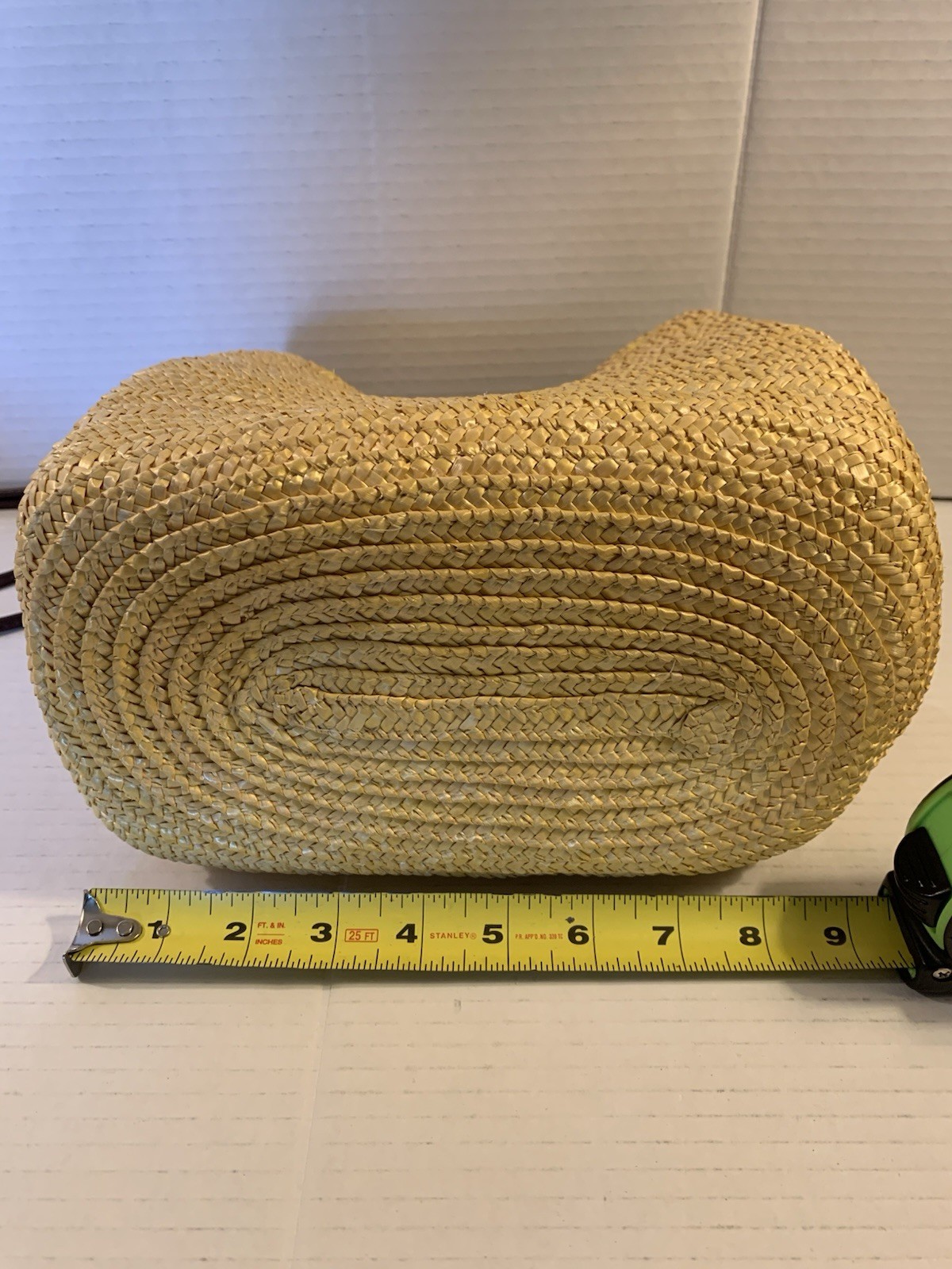 Beautiful Sonoma Straw Handbag with United Colors of Benetton Umbrella — Yellow