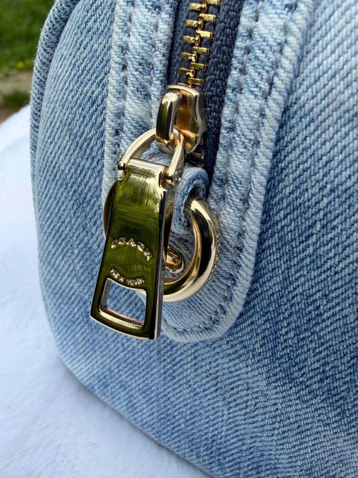 Coach NWT Mini Denim Rowan Bag in Loved Denim Crossbody CDY30 Sold Out W/Charms