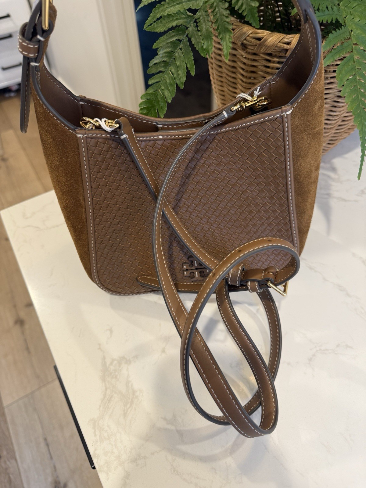 Tory Burch Thea Small Bucket Bag Brown Magnetic Closure Detachable Strap Gold