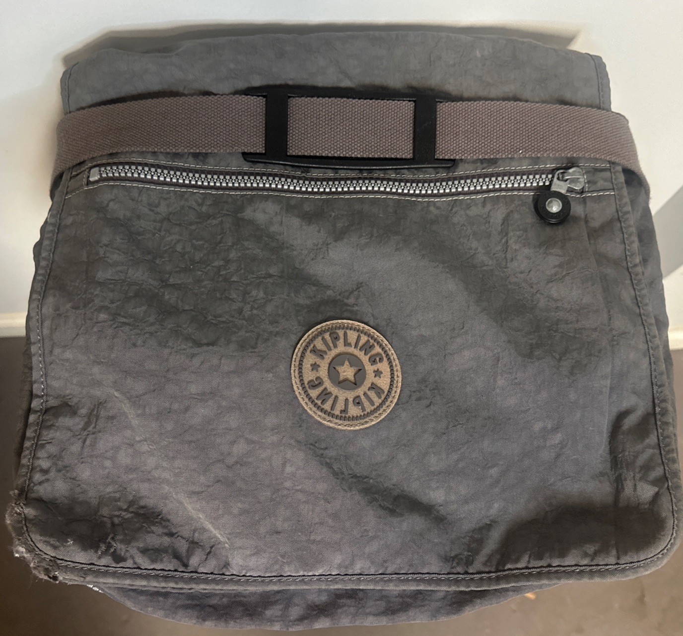 Vintage Kipling Madhouse Expandable Messenger Bag Laptop Crossbody Gray Lg Read