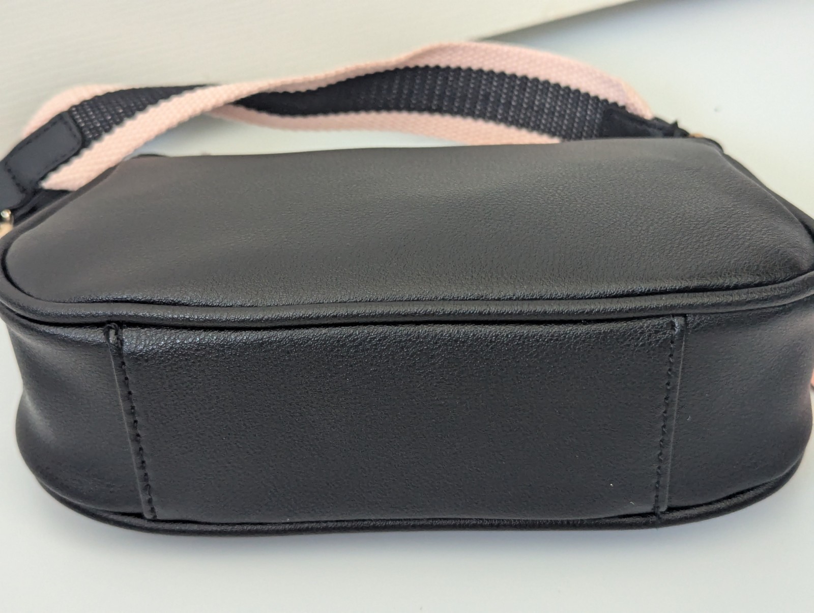 Juicy Couture Black Pink Crest Logo Convertible Wristlet Zip Top Charm Gold NWT
