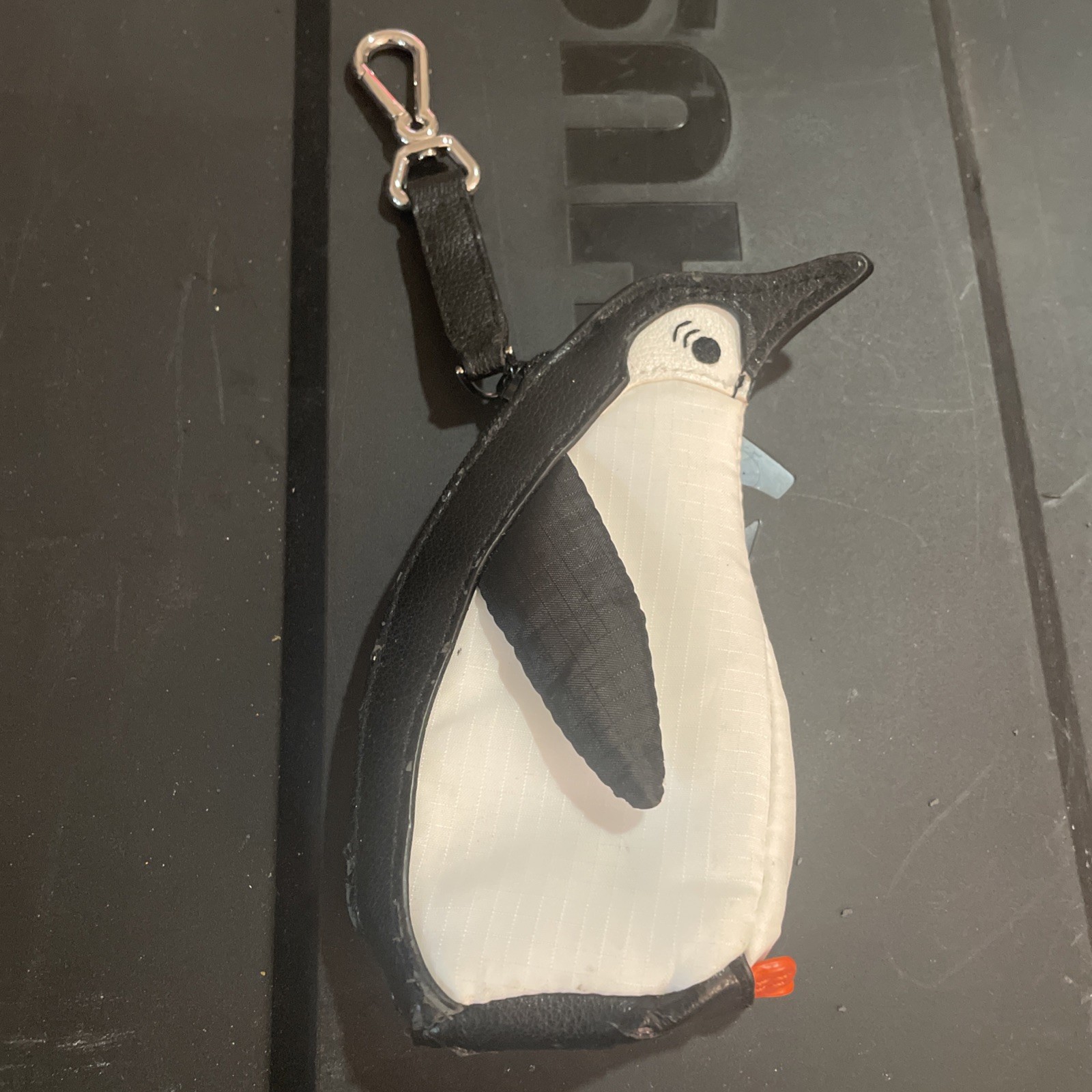 Vera Bradley PLAYFUL PENGUINS Clip on Coin Bag Purse Charm DAMAGE AS IS