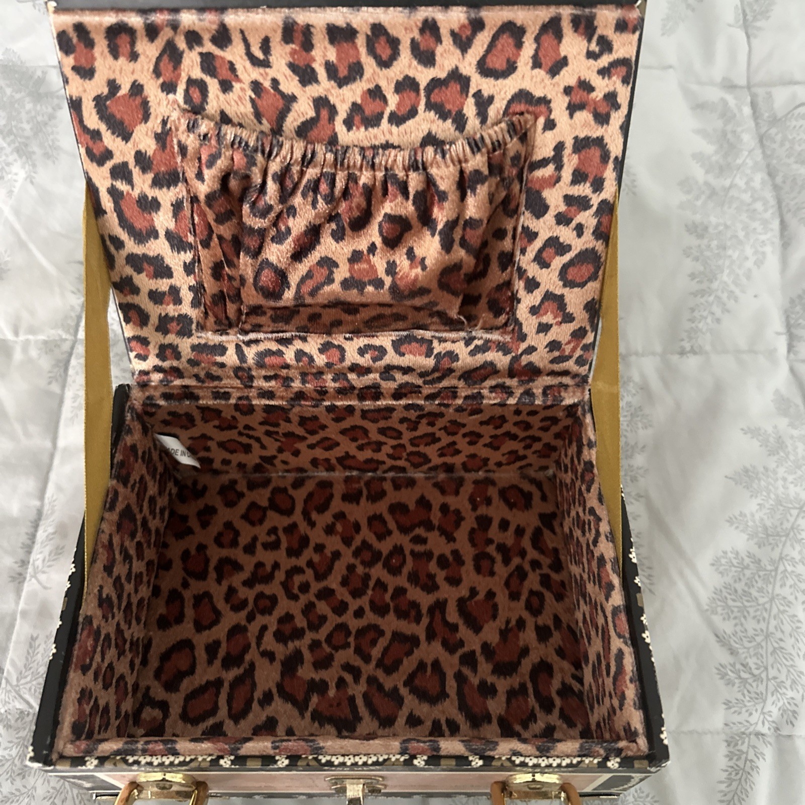 Romeo Roma Cigar Box Handbag Bamboo Handle Sequin Sophisticated Lady Minor Flaw