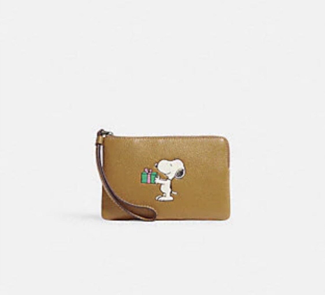 Coach X Peanuts Corner Zip Wristlet With Snoopy Present Motif NWT