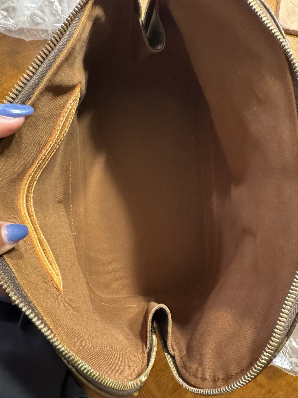 Dooney & Bourke Logo Heart Hobo Bag Gray Zip Adjustable Strap Gold Pink Lined