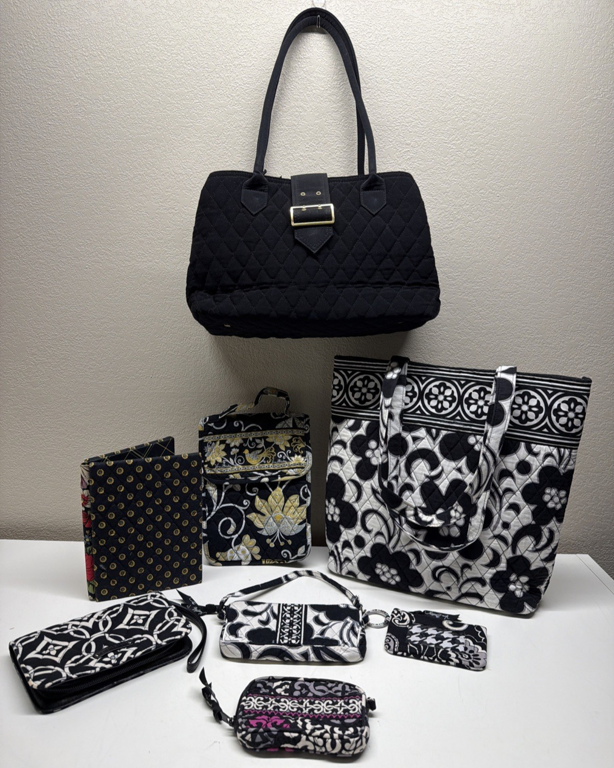 8 PC Lot Vera Bradley Black & White Tote/Purse/Lunch/Wristlets/ID Coin/Frame GUC