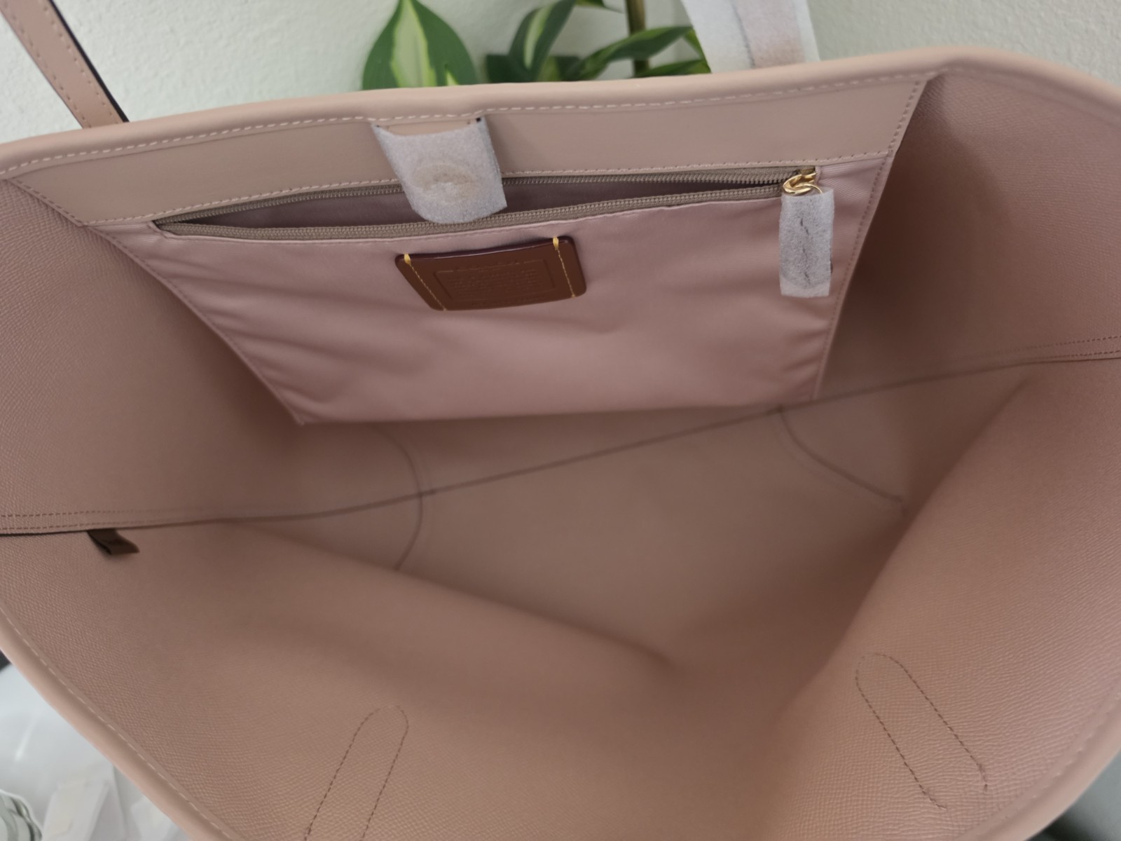 Coach Signature Logo City Tote Bag Set Wristlet Pouch Scarf In Chalk Pink Gold
