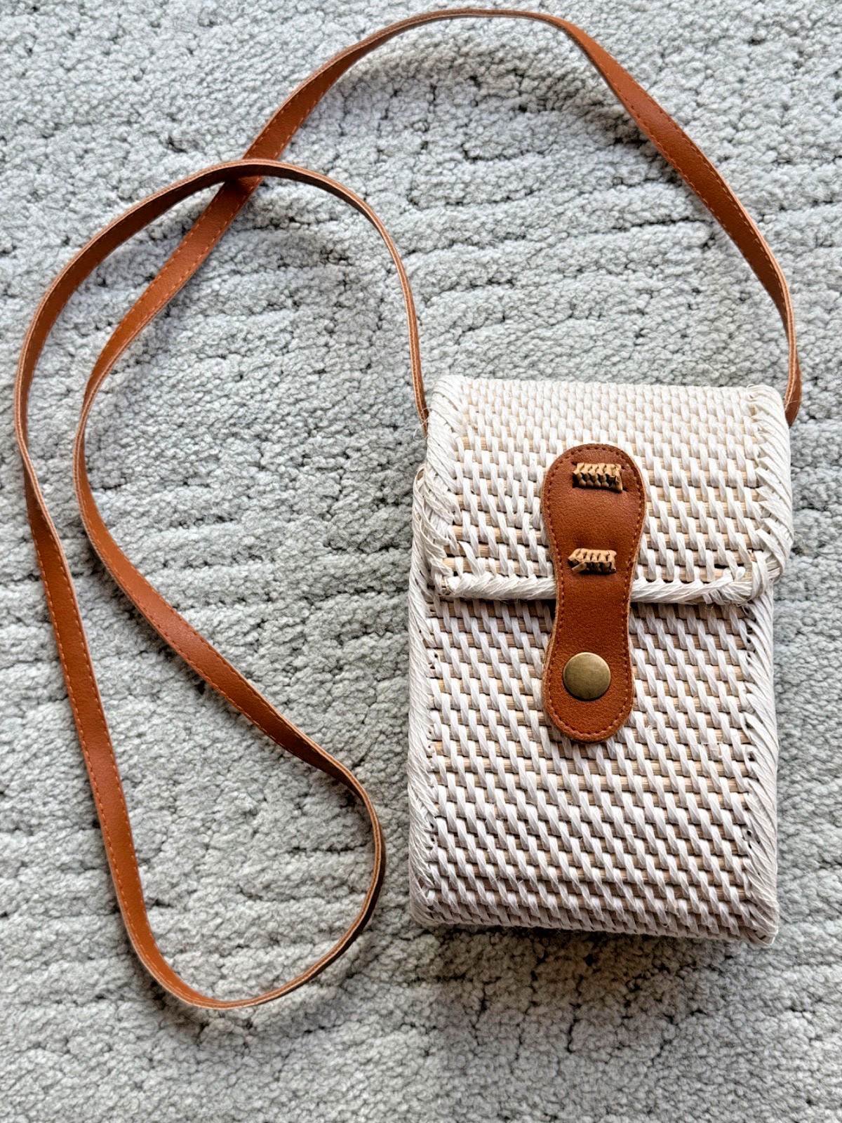 Handwoven White Rattan Crossbody Bag Boho Faux Leather Strap 7.5″ W/ 23″ Drop