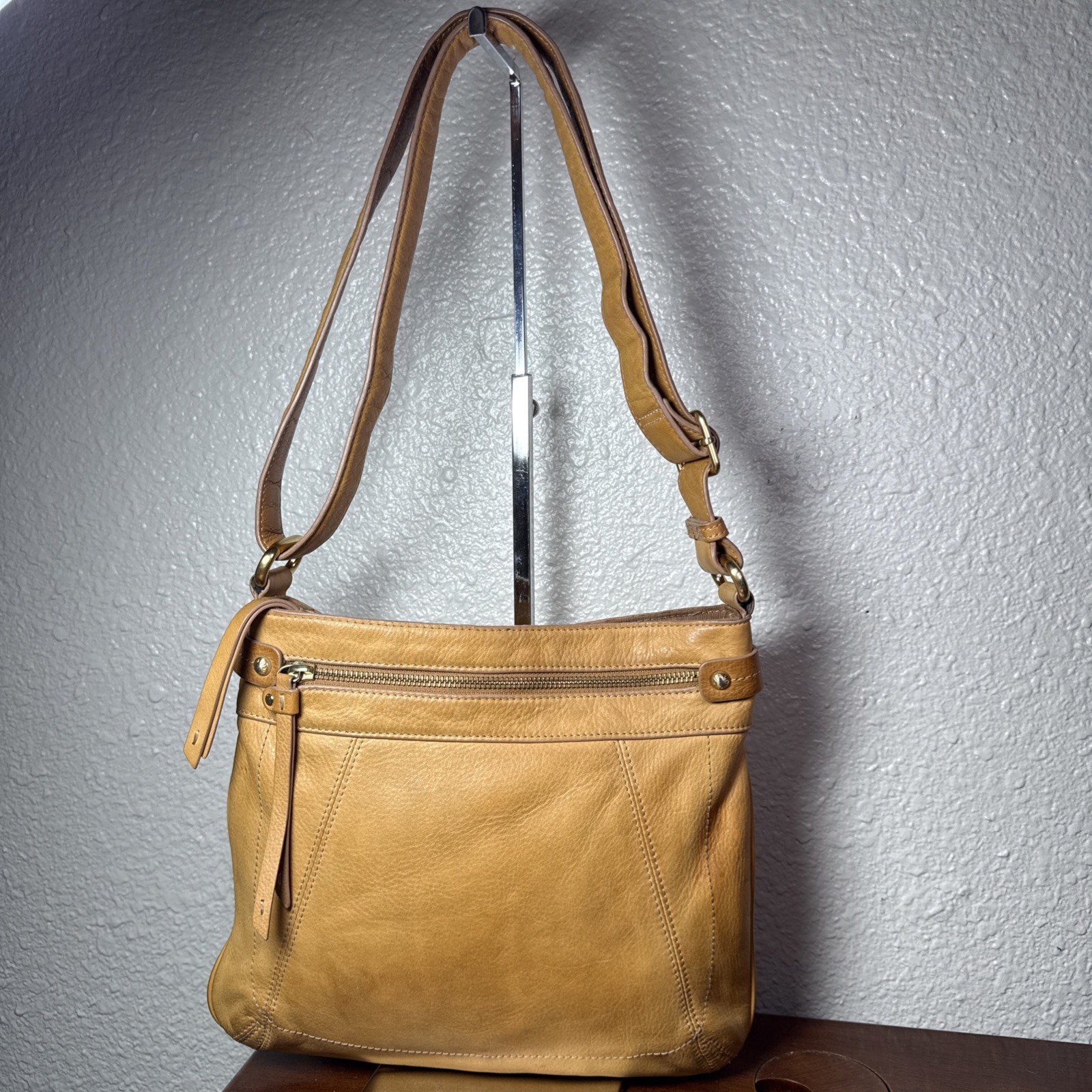 Liz Claiborne Vintage Brown Cowhide Leather Hobo Crossbody Bag Slouchy Purse