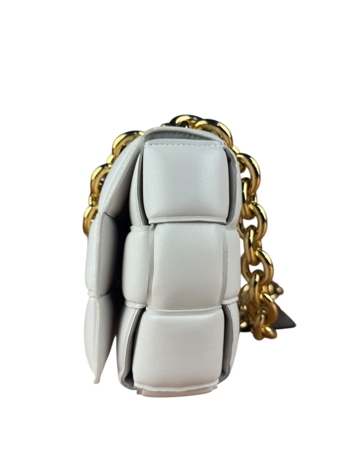 Size OS – Bottega Veneta White Leather Padded Cassette Chain Bag – Pre-Owned