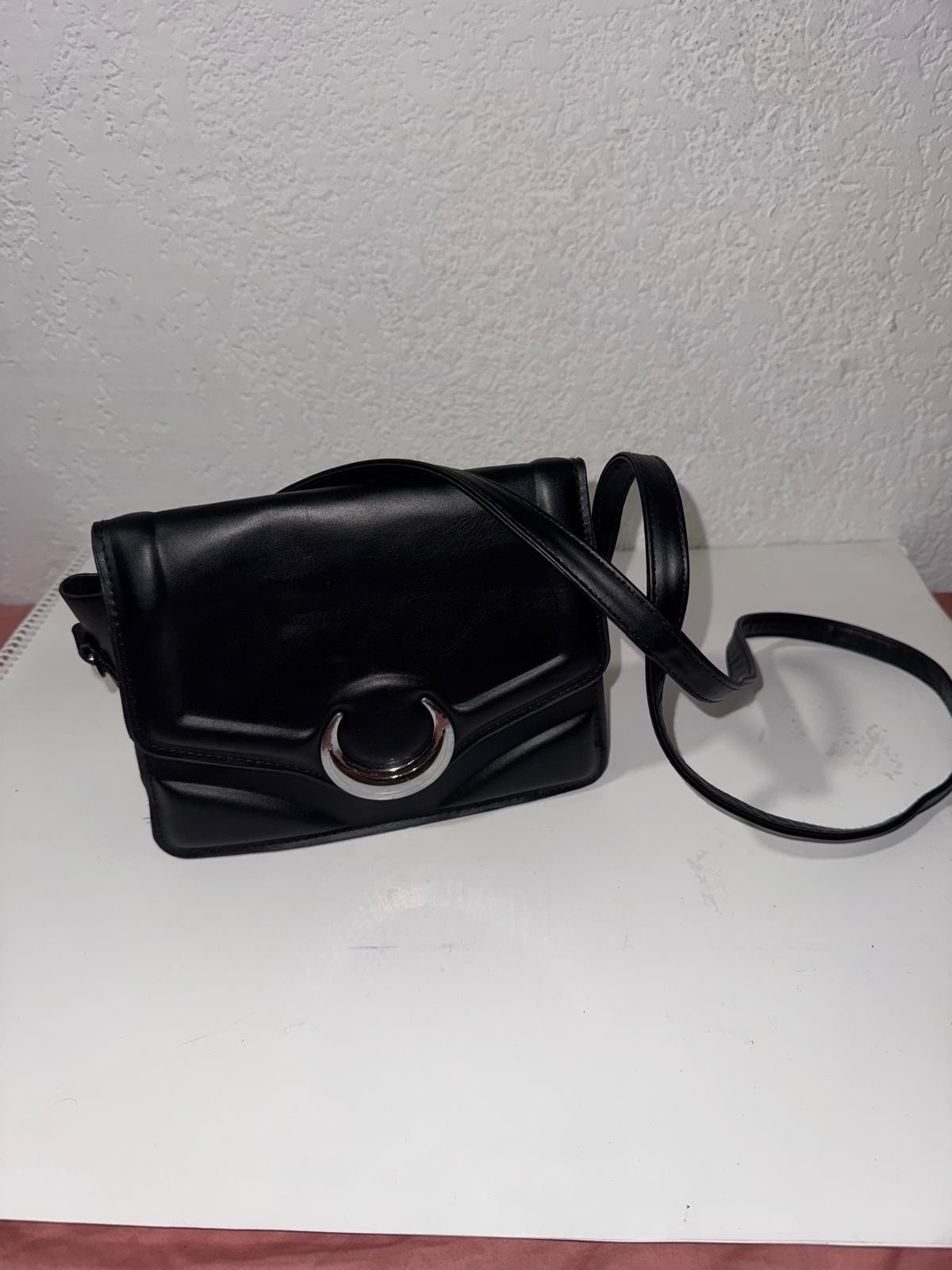 Black Women’s Crossbody Bag Magnetic Flap Silver Hardware Ring Buckle Accent
