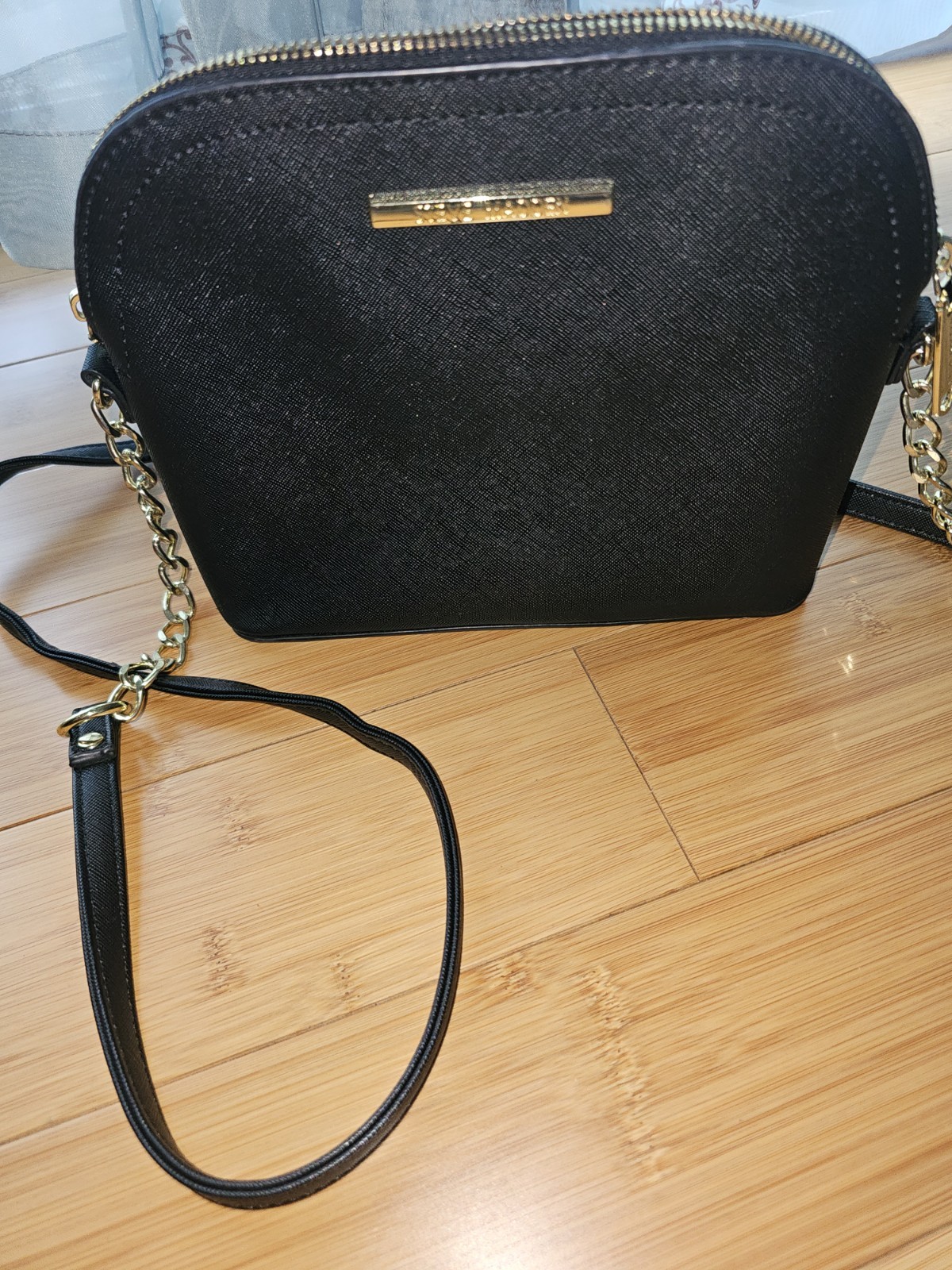 Steve Madden Black Small Dome Crossbody Bag Zip Closure Detachable Strap Gold