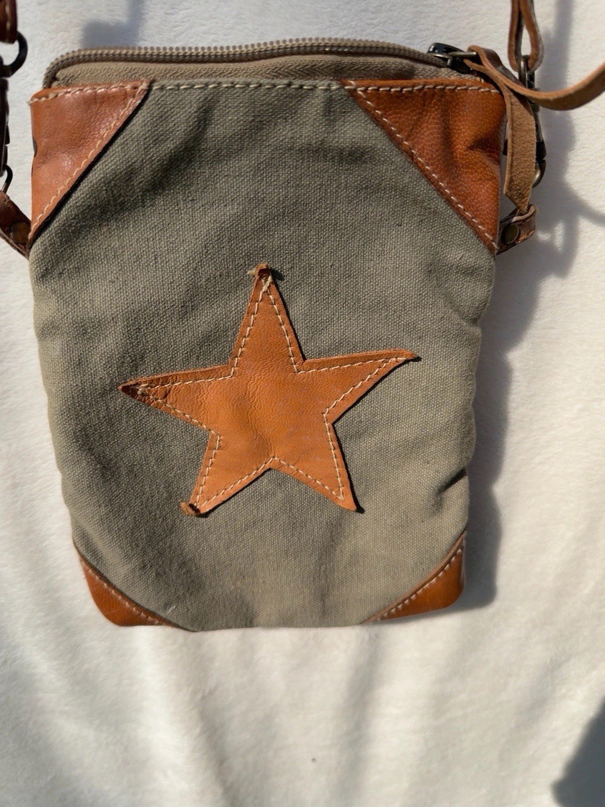 Gray/Brown Star Applique Crossbody Bag Zip Adjustable Strap Outer Pockets Lined
