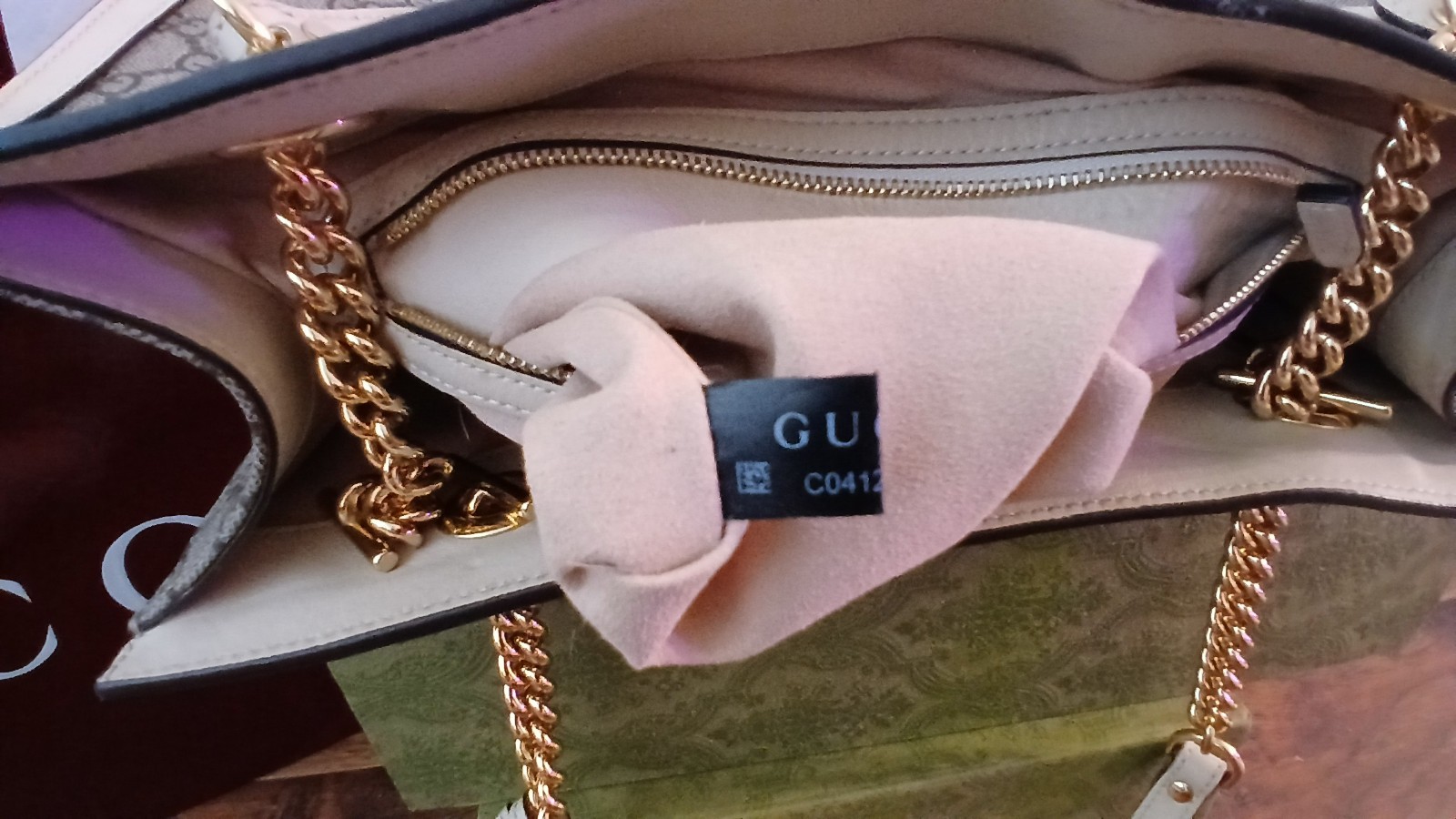Gucci Padlock Medium Handbag (Cream) – Very Good Condition