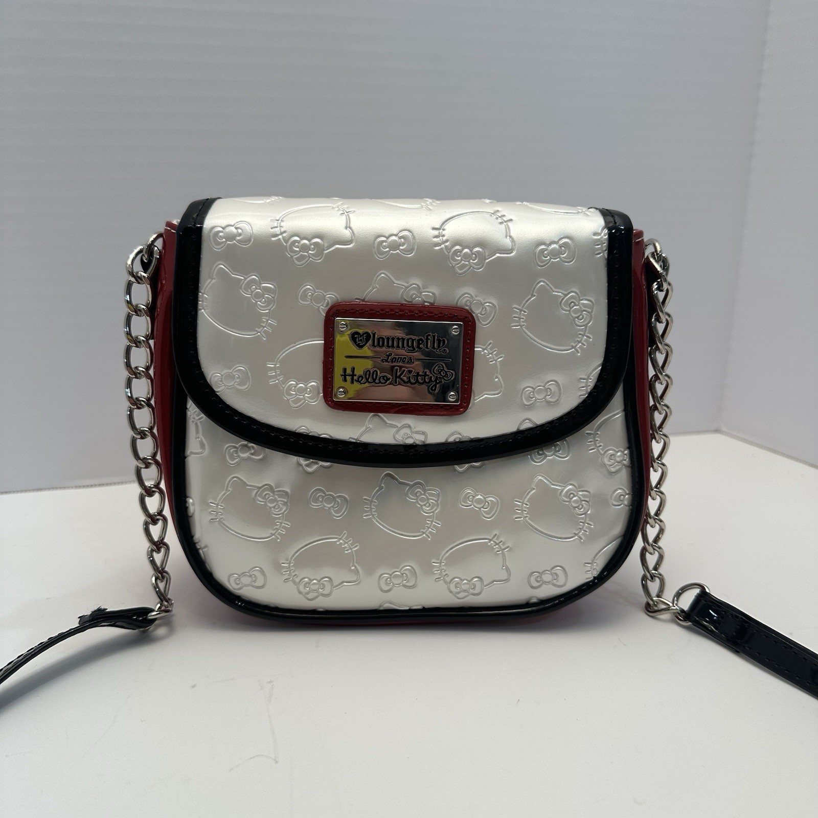 RARE 2014 Loungefly Hello Kitty Pearl White Embossed Purse *Only 200 Ever Made!*