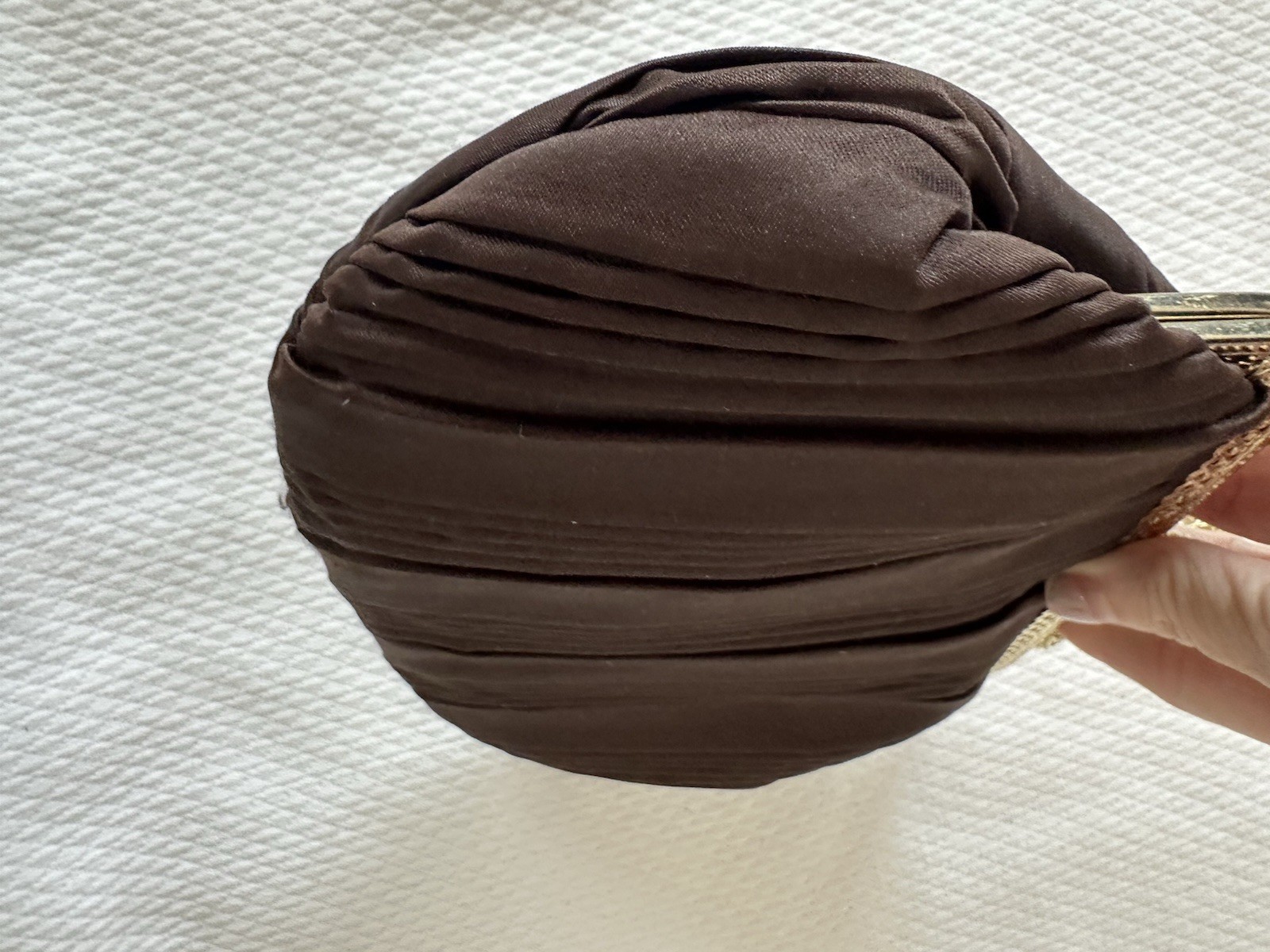Vintage La Regale Clutch Brown Pleated Kisslock Evening Bag Gold Chain Strap