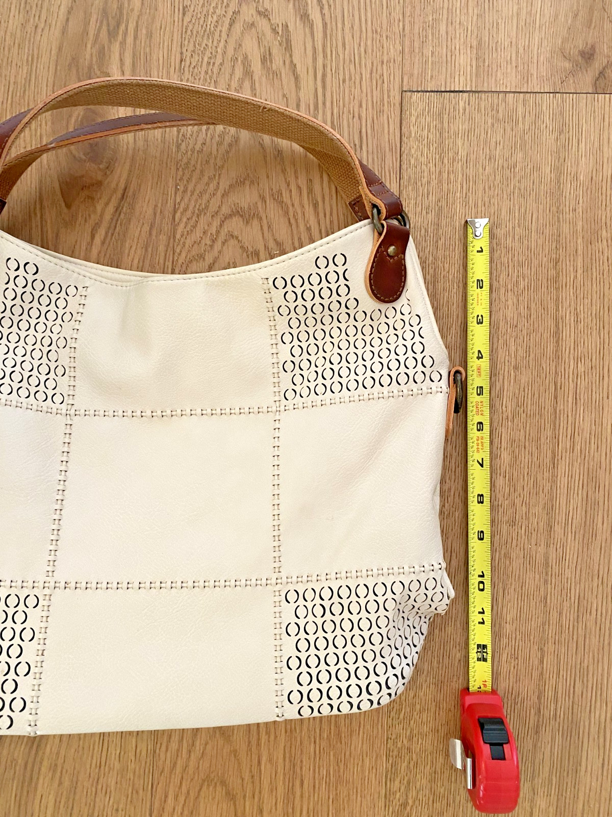 Clarks Cream Leather Shoulder Bag Cutout Detail Brown Strap 11×10