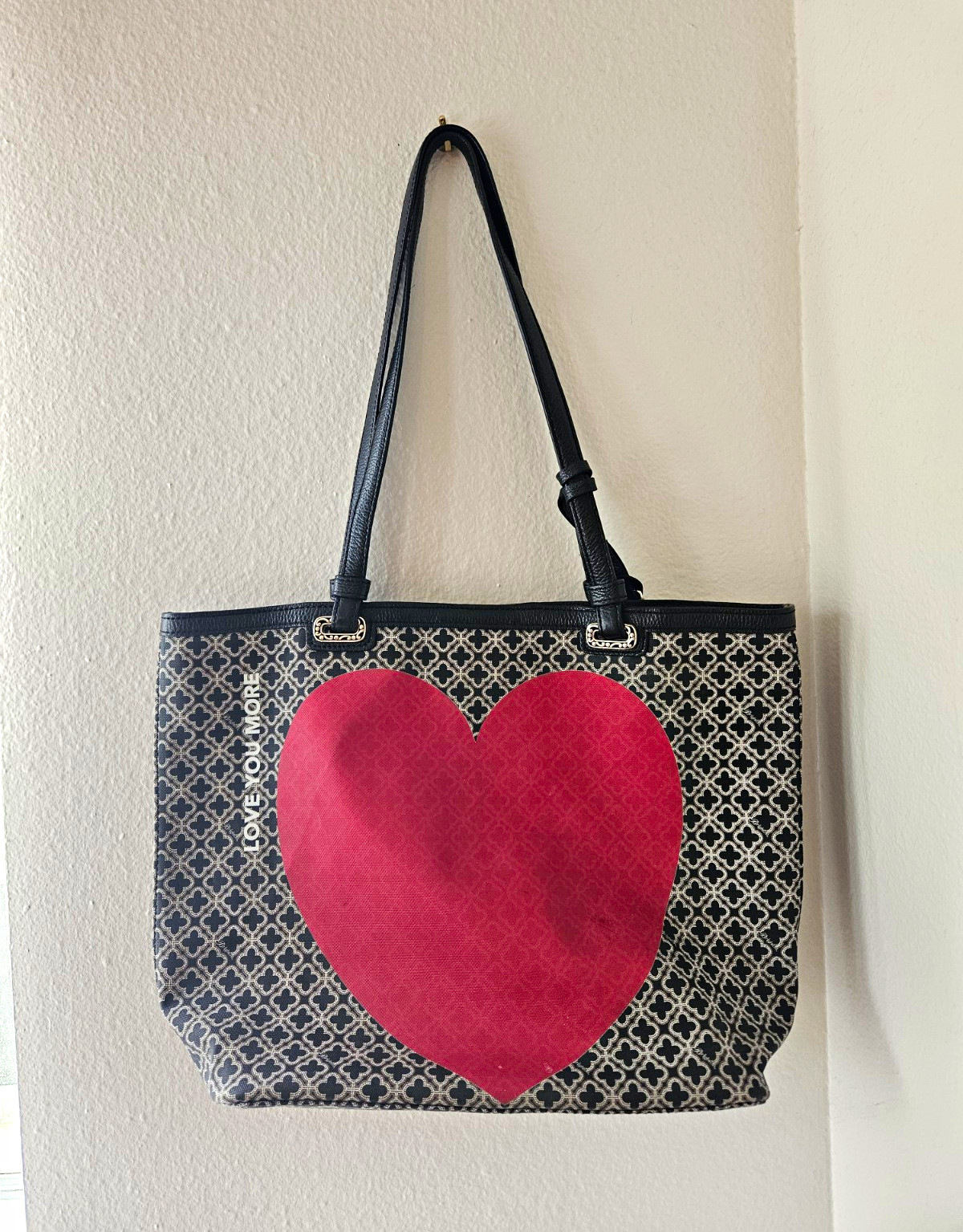 Black White Geometric Tote Bag Red Heart Bag Charm Snap Closure Lined Pockets