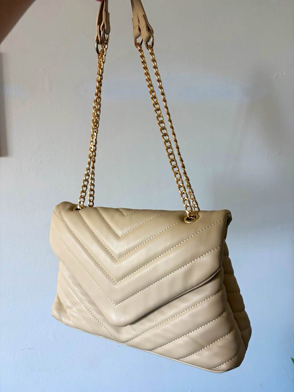 Beige Chevron Quilted Shoulder Bag Gold Chain Strap Magnetic Inner Pockets Lined