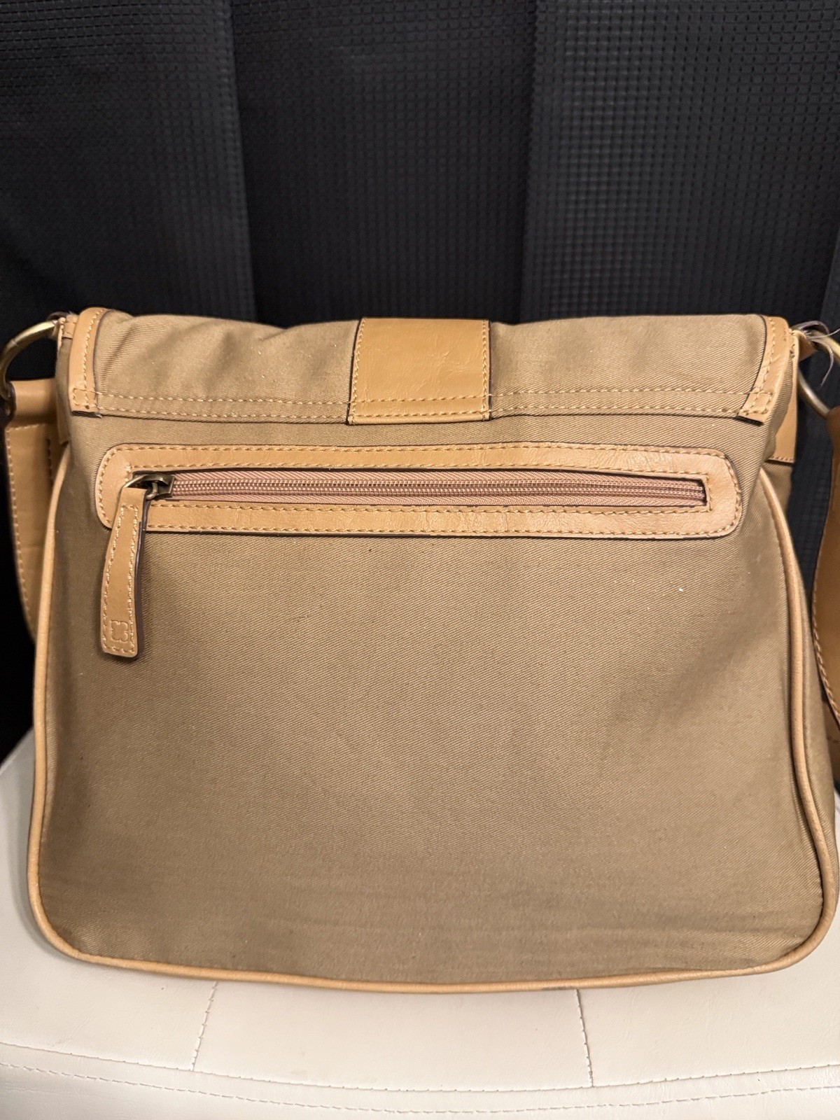 Liz Claiborne Beige Tan Shoulder/Crossbody Bag Flap Buckle Magnetic Pockets