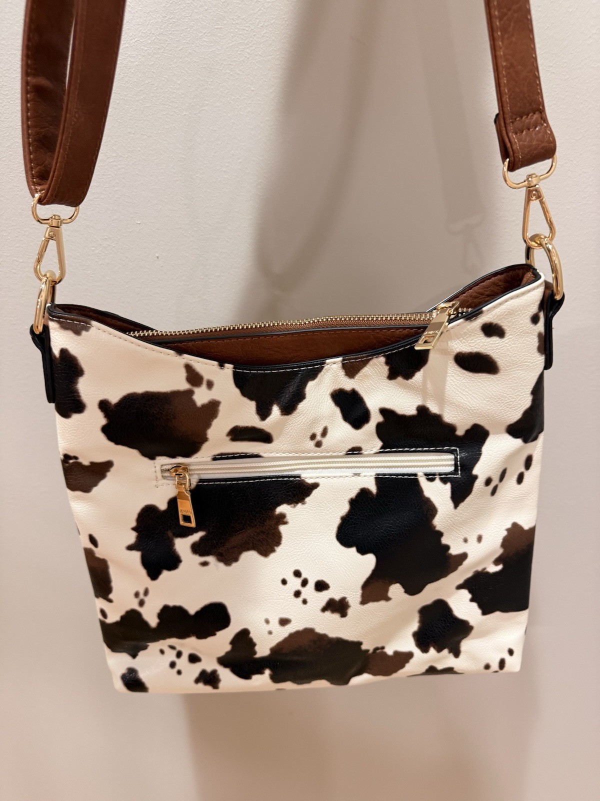 Jen & Co Cow Print Shoulder Bag Brown Strap Gold Hardware Zip Closure