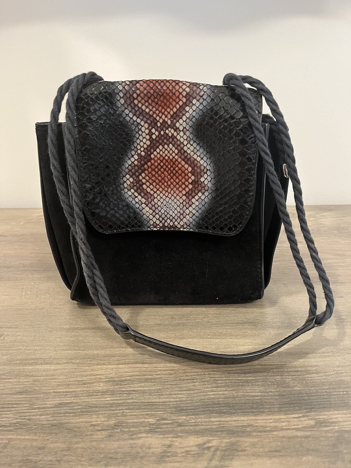 URBAN OUTFITTERS 100% Cow Leather Black shoulder Purse Snake Print