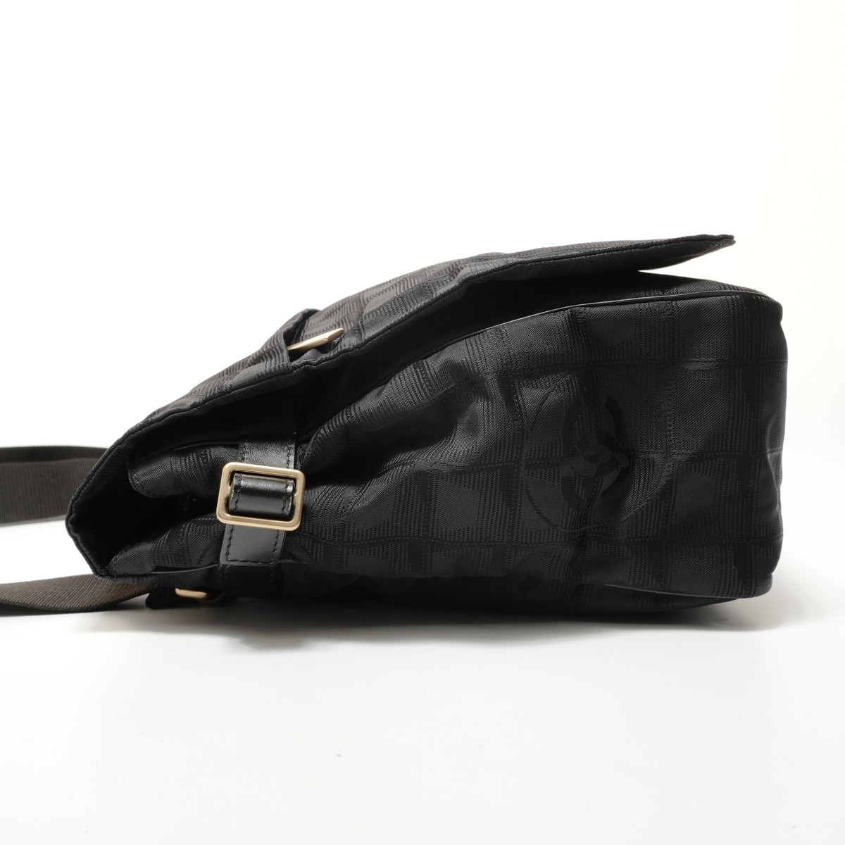 Authentic CHANEL Series 10, 2005-2006 New Travel Line Metal Gold Shoulder Ba…