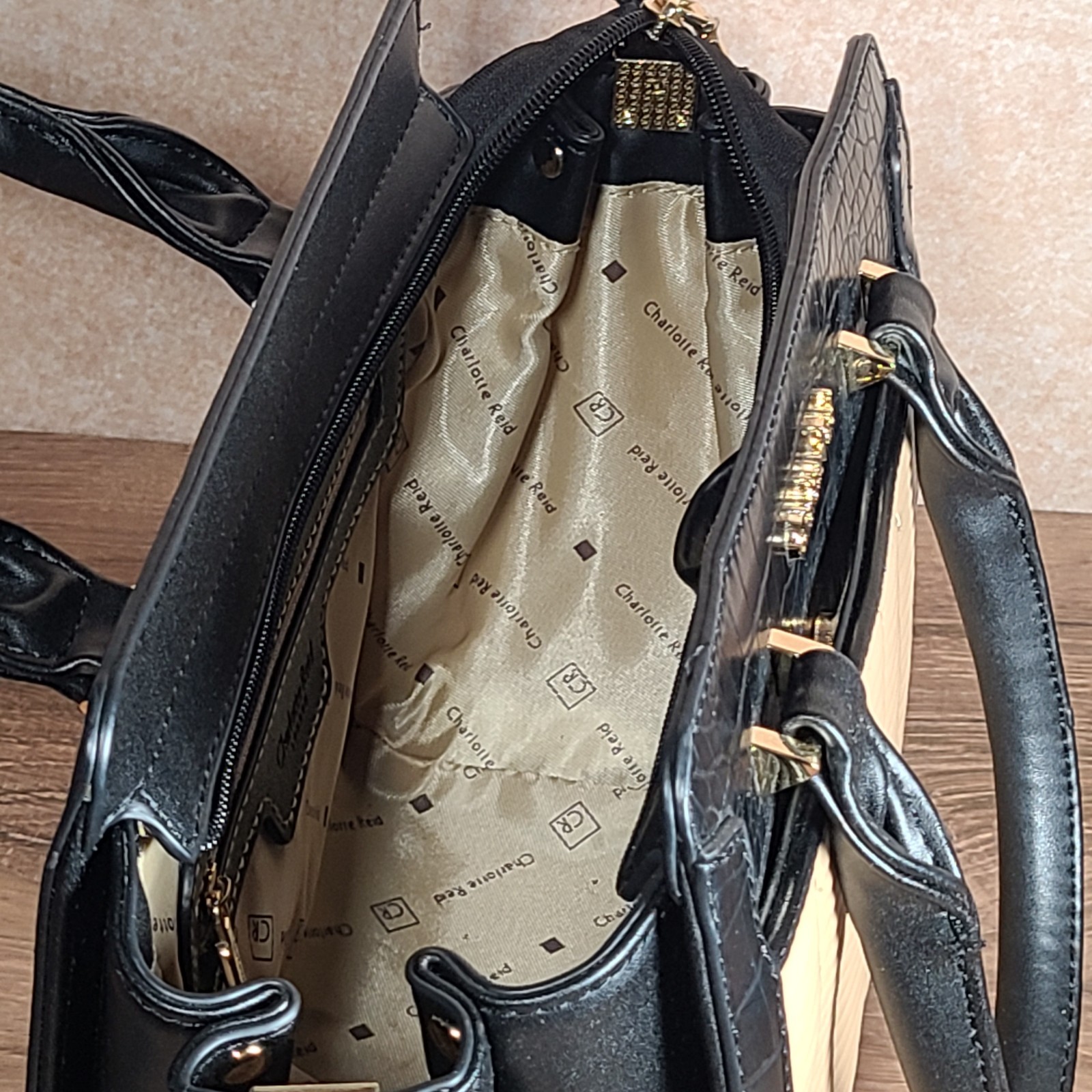Charlotte Reid London Black & Beige Fluted Shoulder or Cross Body Bag Purse EUC