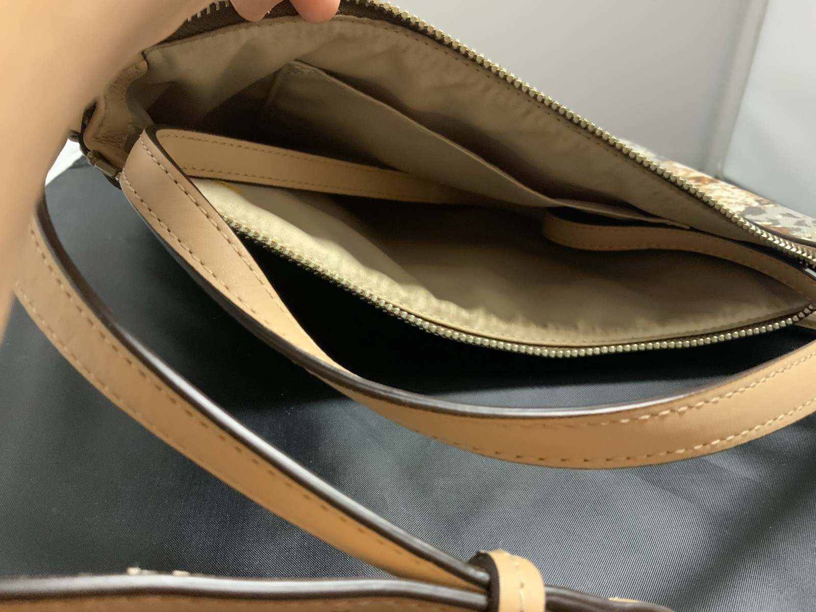 Coach Floral Abstract Crossbody Shoulder Bag Tan Gray Cream Adjustable Purse Y2K