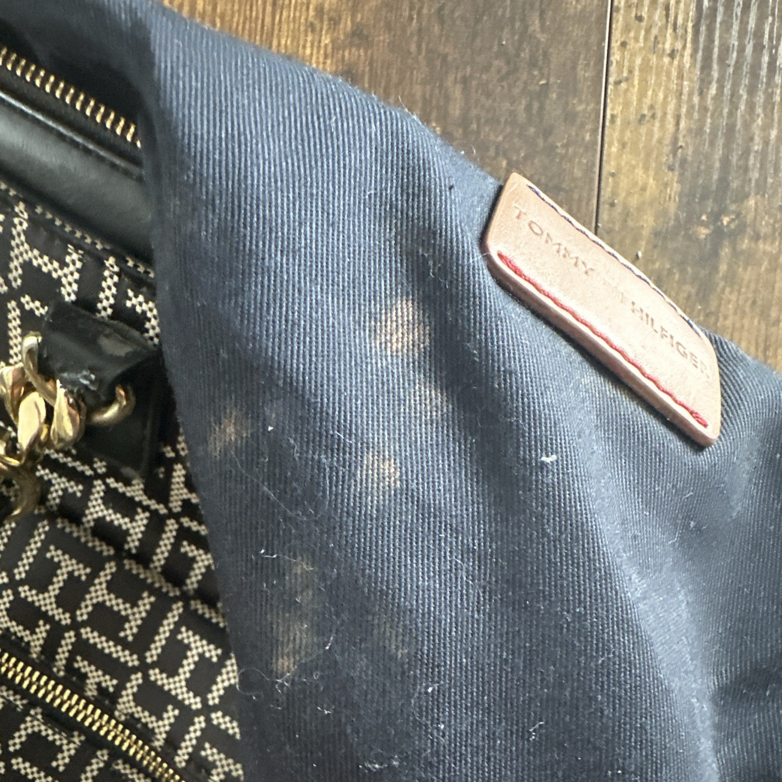 Tommy Hilfiger Black & White Monogram Tote Zip Top Gold Hardware Lined Pockets