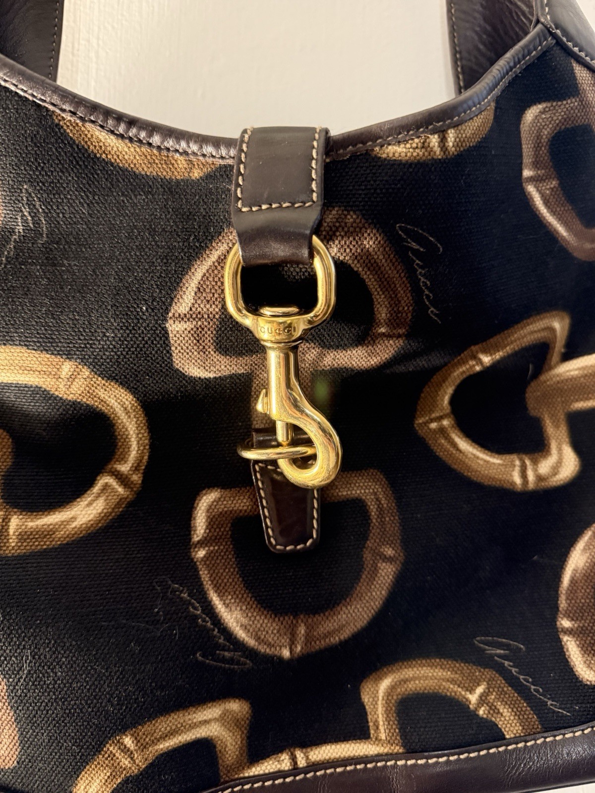 Gucci Women’s Black Brown Logo Shoulder Bag Zip/Hook Closure Gold Hardware