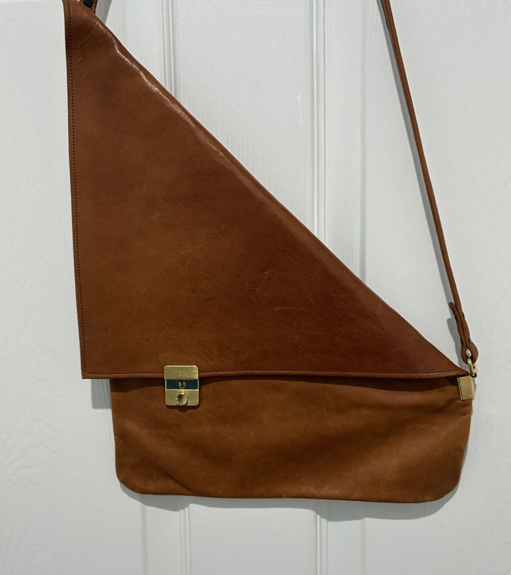 Sudhaus Triangle Leather Camel Brown Shoulder Purse Brass Hardware Key Lock