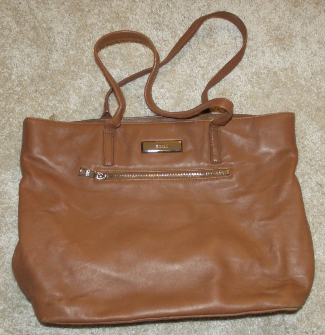 VG++ Brown Leather DKNY Purse 13″ (33 cm) x 5.25″ (13.5cm) x 11″ (29cm) 10″ Drop