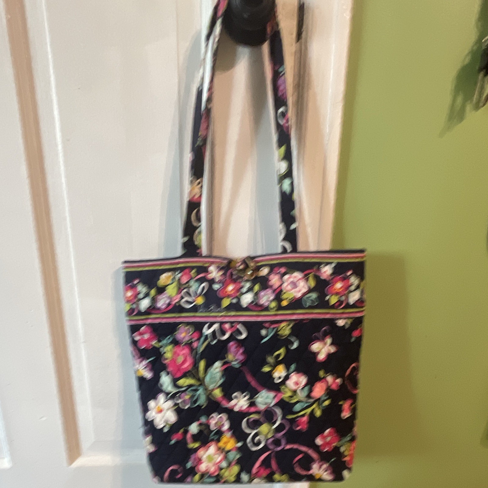 Vera Bradley Navy Floral Tote Bag Detachable Strap Inner Pockets Toggle