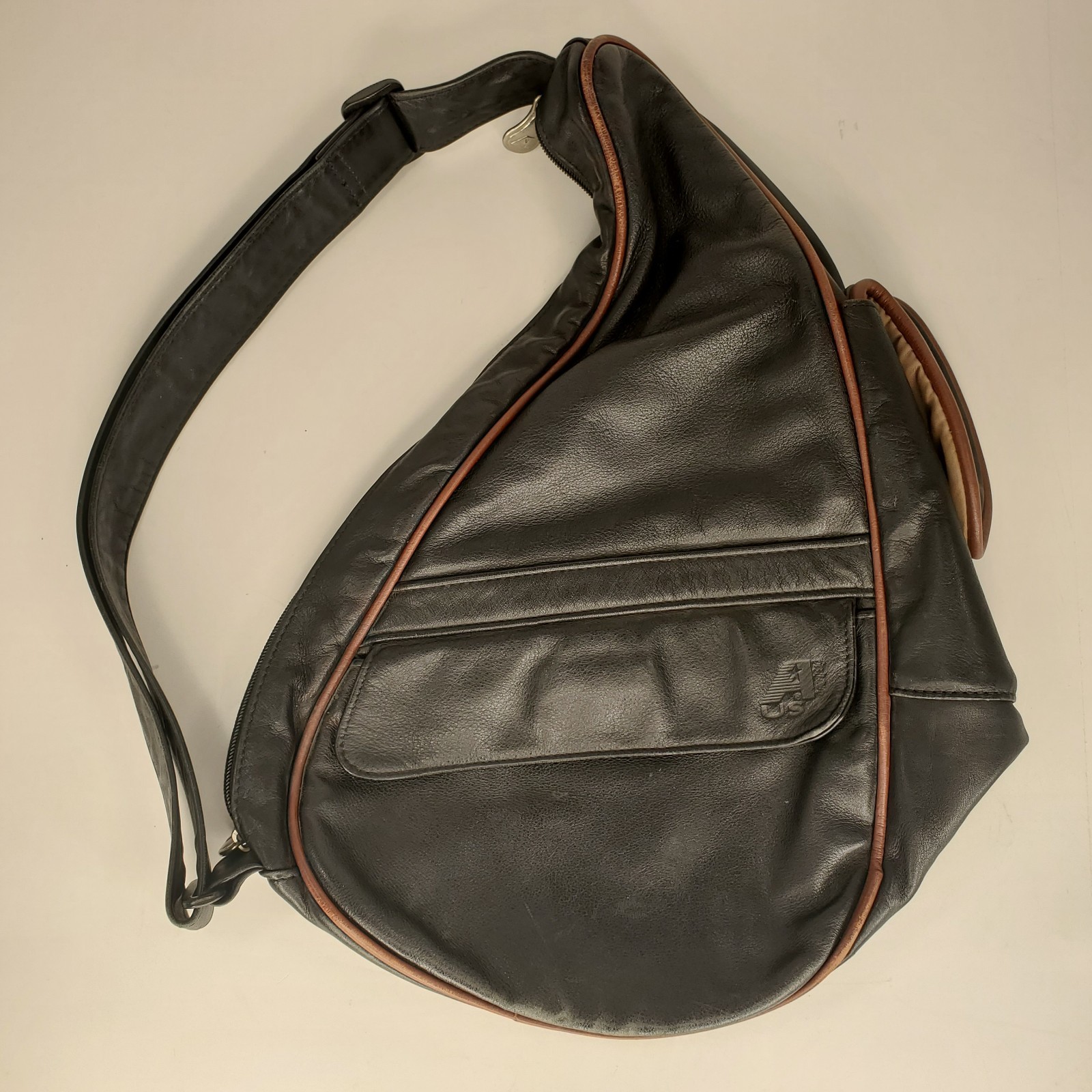 ​Vintage AmeriBag Healthy Back Bag Small Black Leather Ergonomic Crossbody Sling