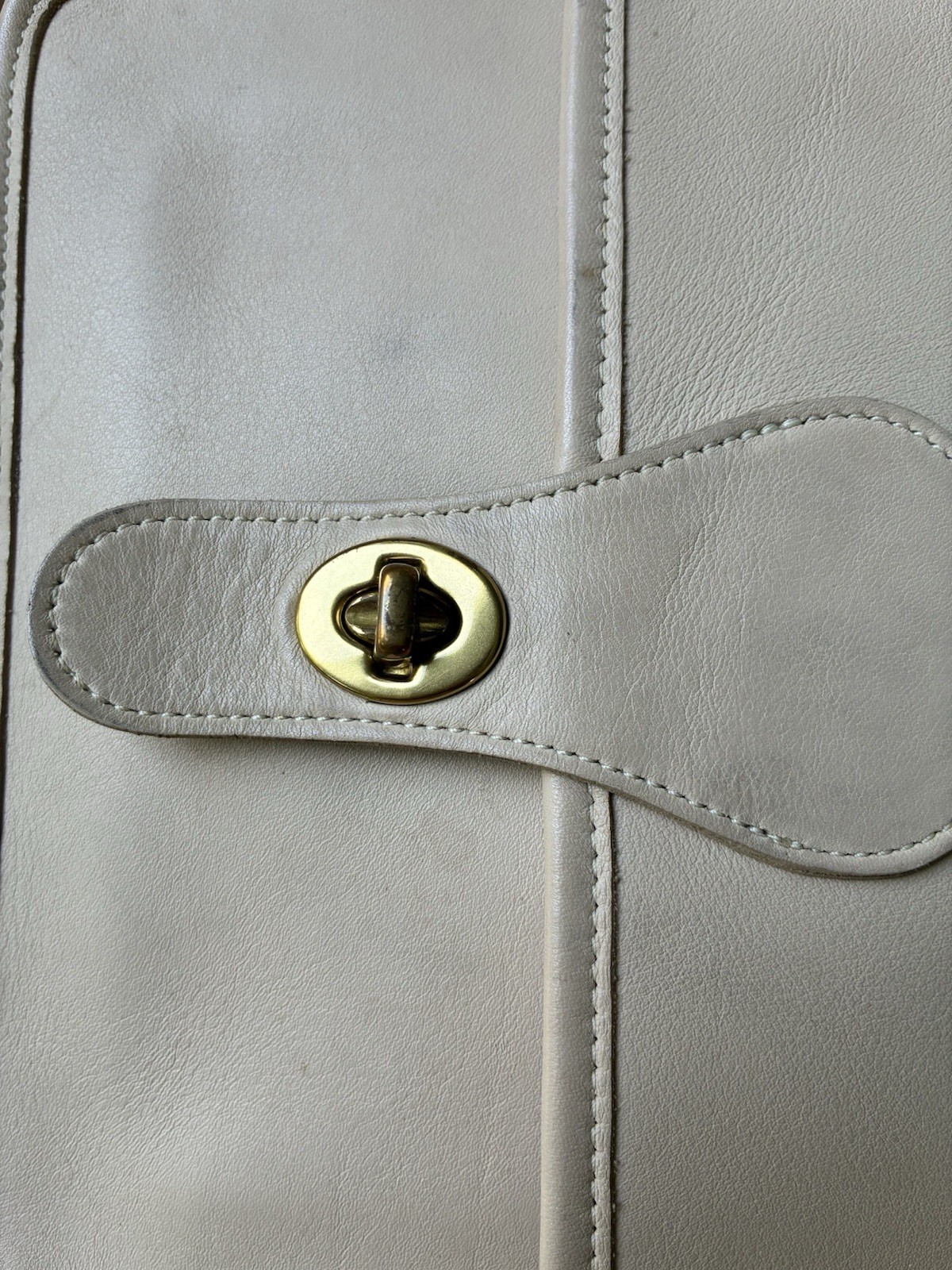 Beautiful Vintage Coach Bone Color Station Bag, No.5130, Made In 1996
